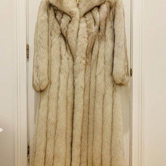 SAGA FOX NORWEGIAN FOX FUR COAT WOMANS Size Medium - Picture 3 of 16